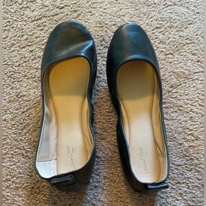 Universal thread black flats